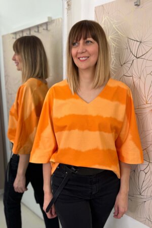 AT069 V-nyakú felső