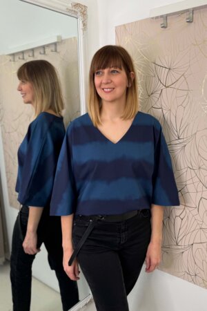 AT069 V-nyakú felső