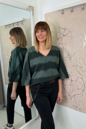 AT069 V-nyakú felső