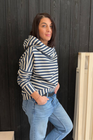 AT026 kapucnis pulóver