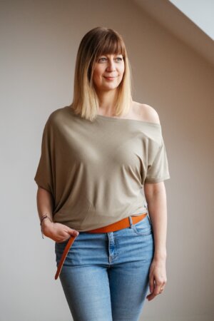 AT078 aszimmetrikus felső