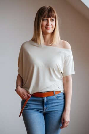 AT078 aszimmetrikus felső