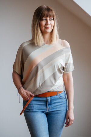 AT078 aszimmetrikus felső