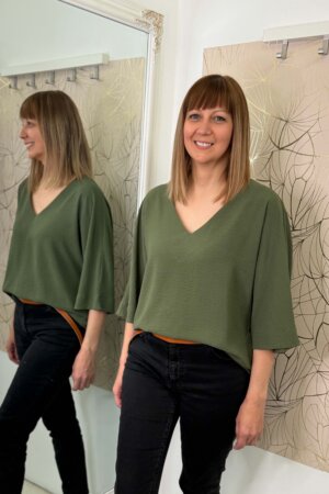 AT069 V-nyakú felső