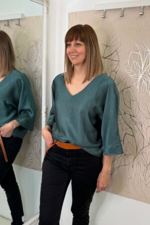 AT069 V-nyakú felső