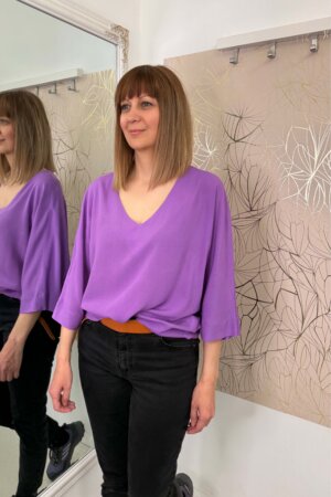 AT069 V-nyakú felső