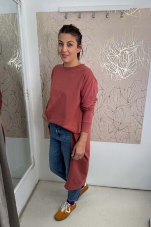 AT087 Aszimmetrikus felső