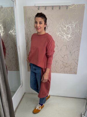 AT087 Aszimmetrikus felső