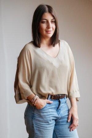 AT069 V-nyakú felső