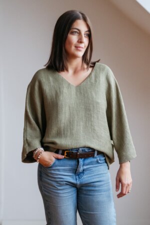 AT069 V-nyakú felső